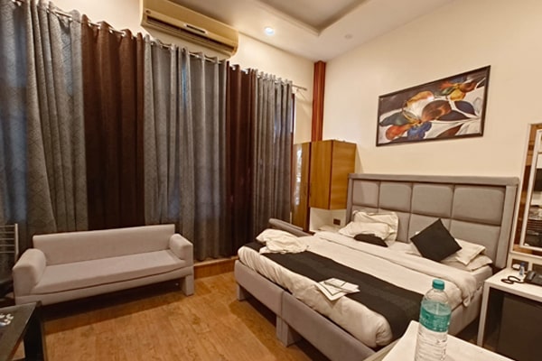 Reception - Budget Hotel in Gurgaon, Sector 27